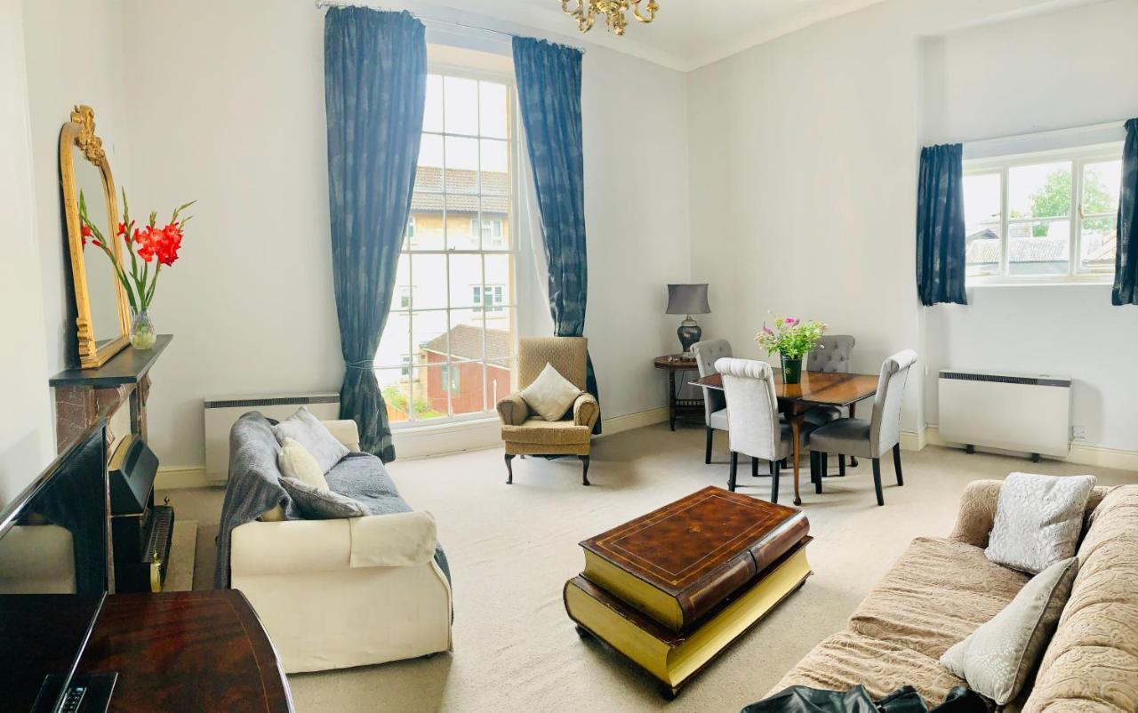 Alexander House Apartment Corsham Bagian luar foto