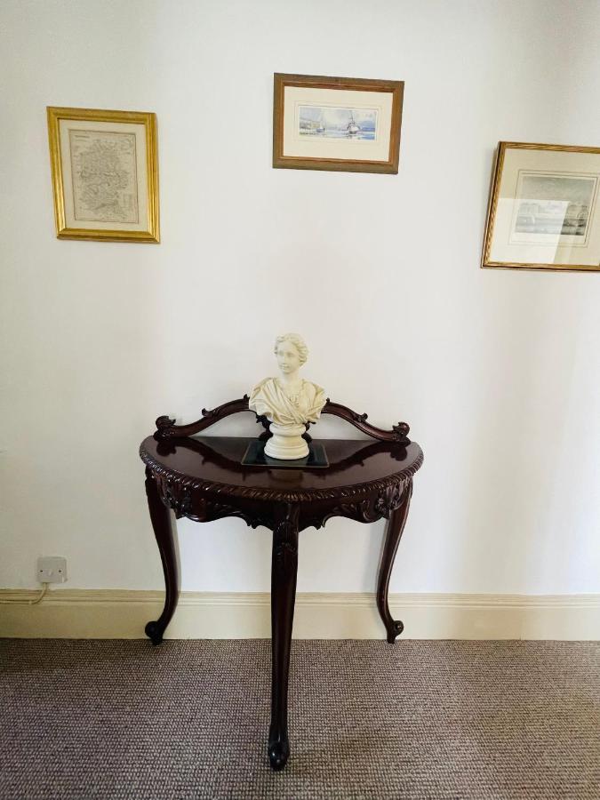 Alexander House Apartment Corsham Bagian luar foto