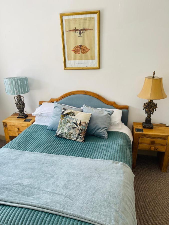 Alexander House Apartment Corsham Bagian luar foto